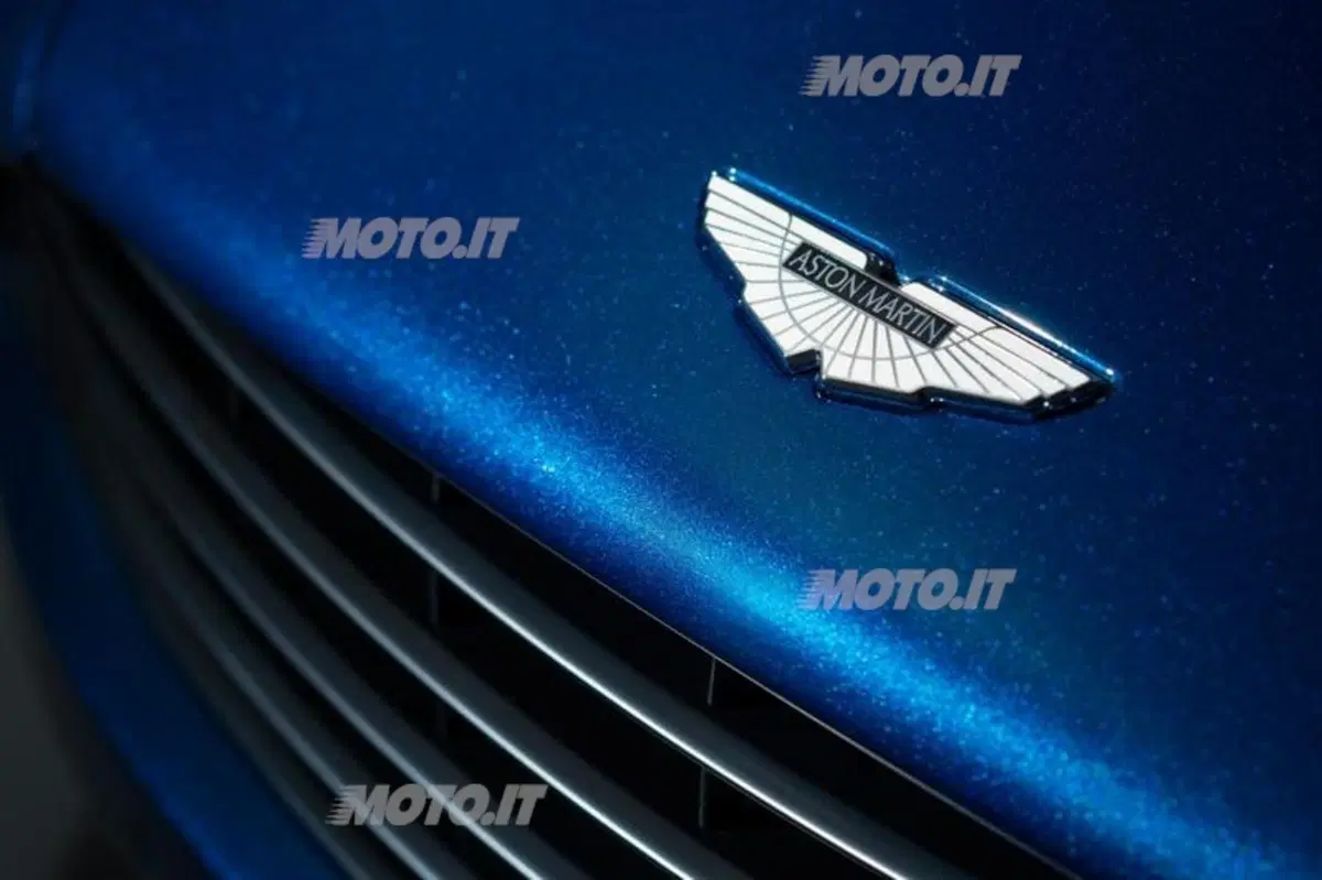 Aston Martin Vanquish Volante (14)