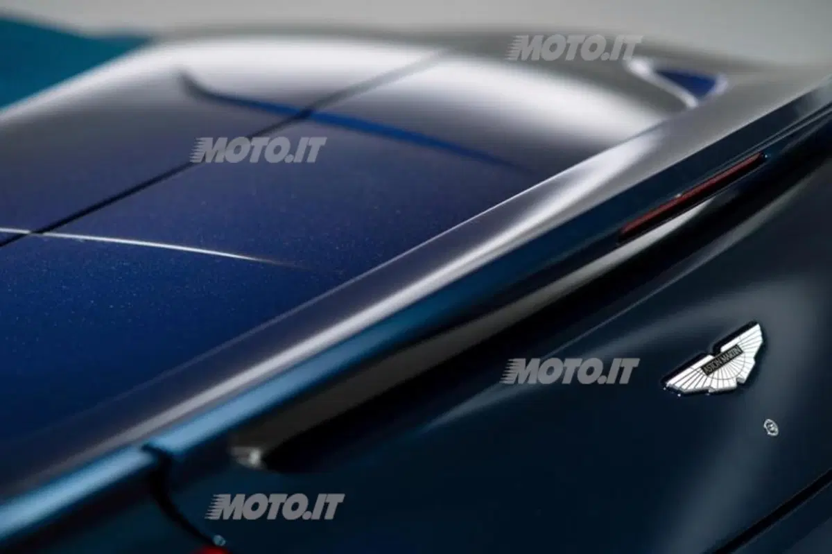 Aston Martin Vanquish Volante (16)