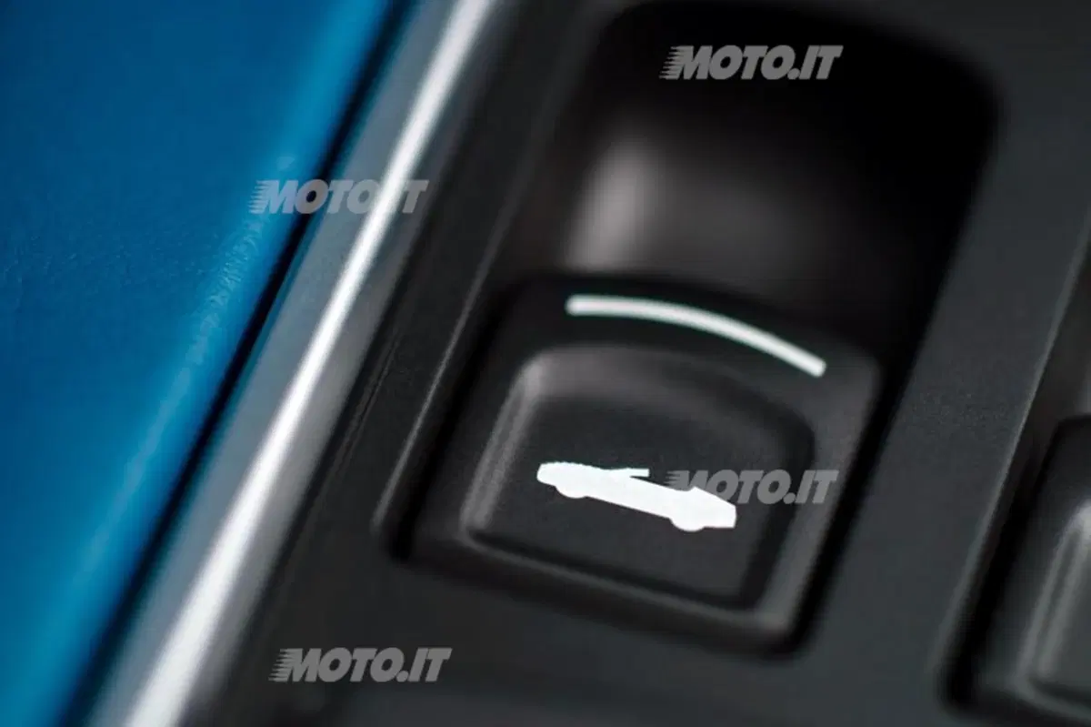 Aston Martin Vanquish Volante (19)