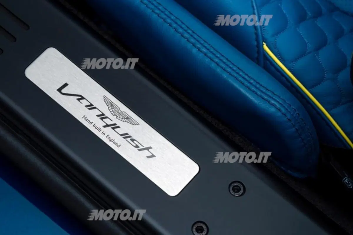 Aston Martin Vanquish Volante (23)