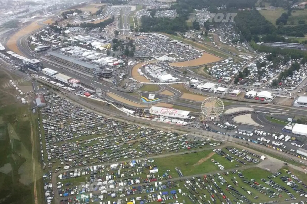 Le Mans 2013: in volo con l’elicottero sul Circuit de La Sarthe (9)