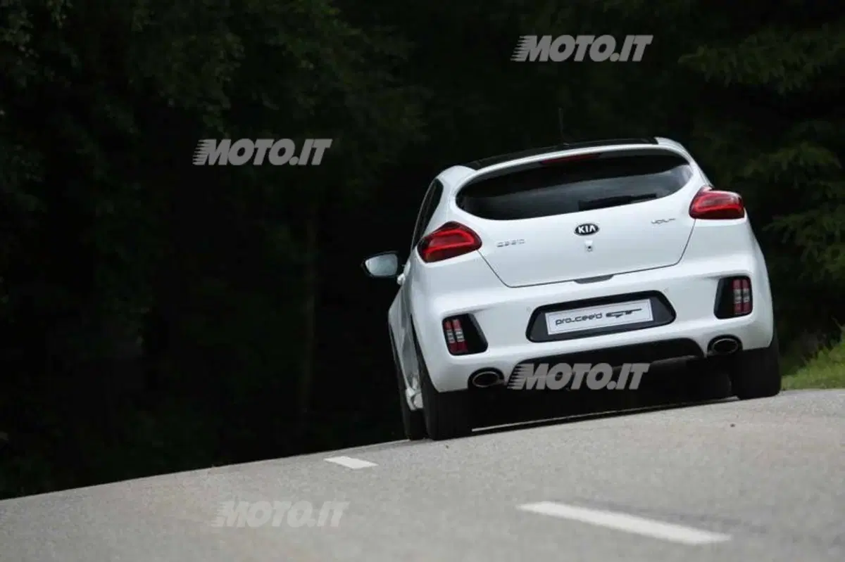 Kia Pro_Cee'd GT (3)