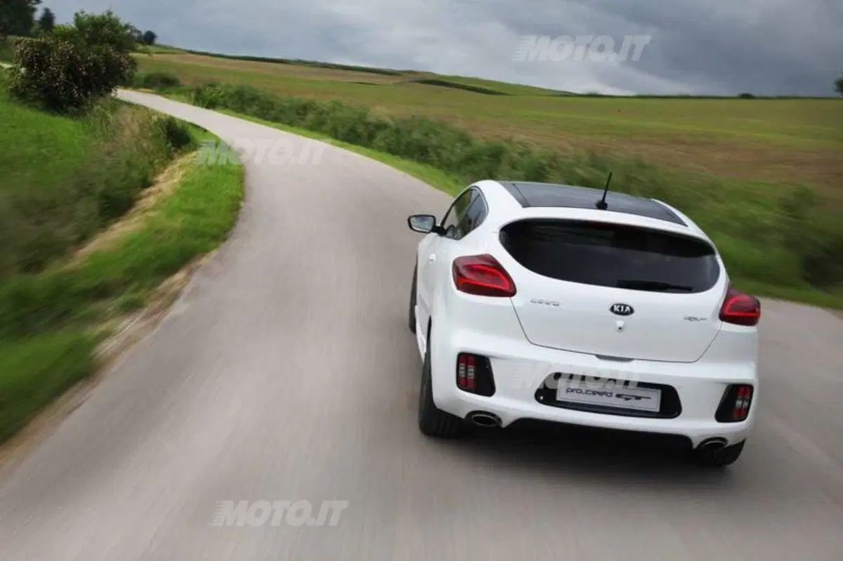 Kia Pro_Cee'd GT (5)