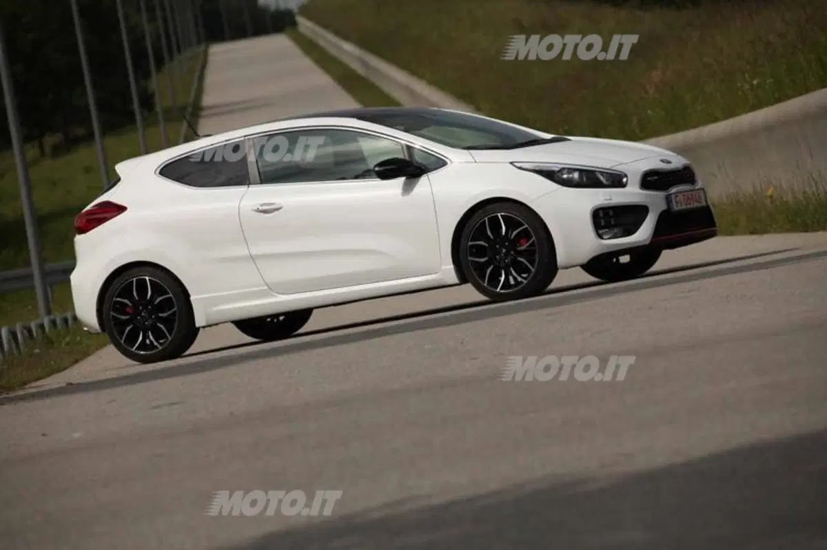 Kia Pro_Cee'd GT (6)