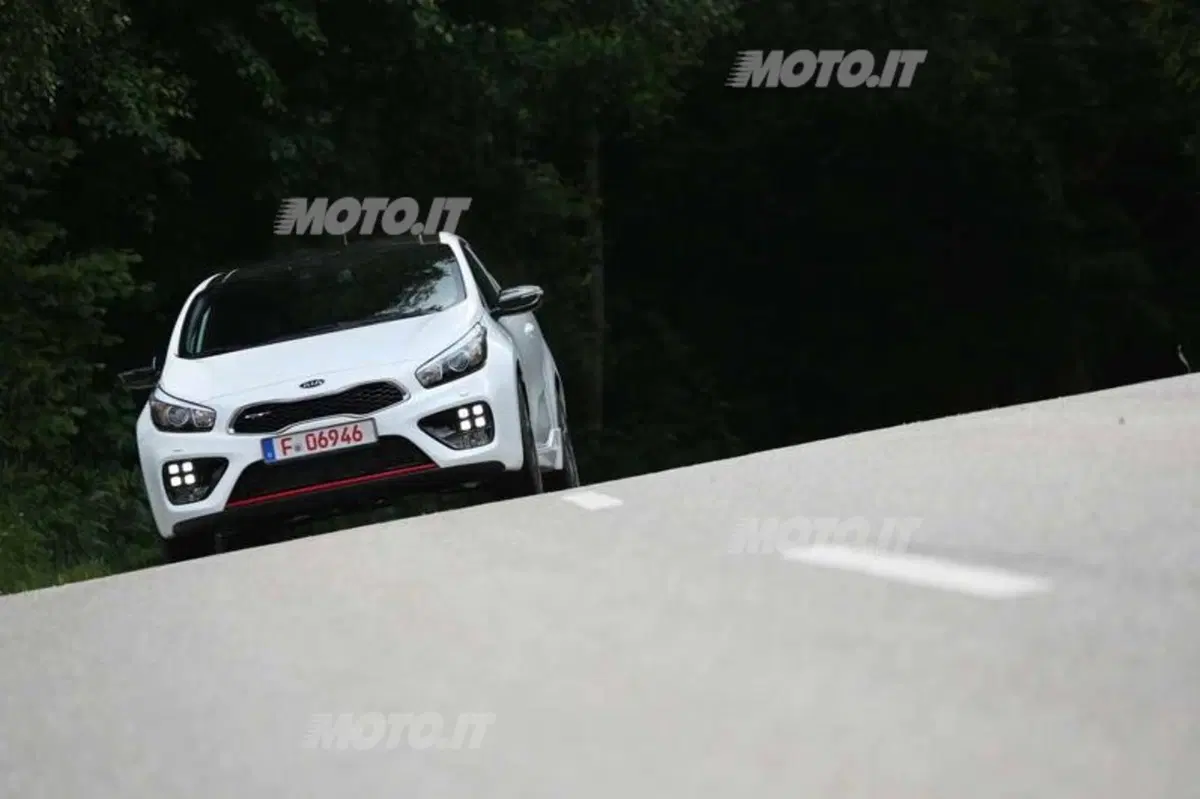 Kia Pro_Cee'd GT (8)