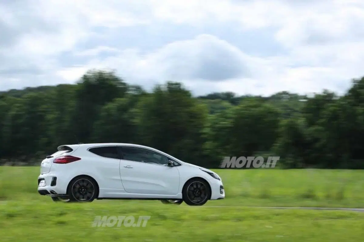 Kia Pro_Cee'd GT (9)