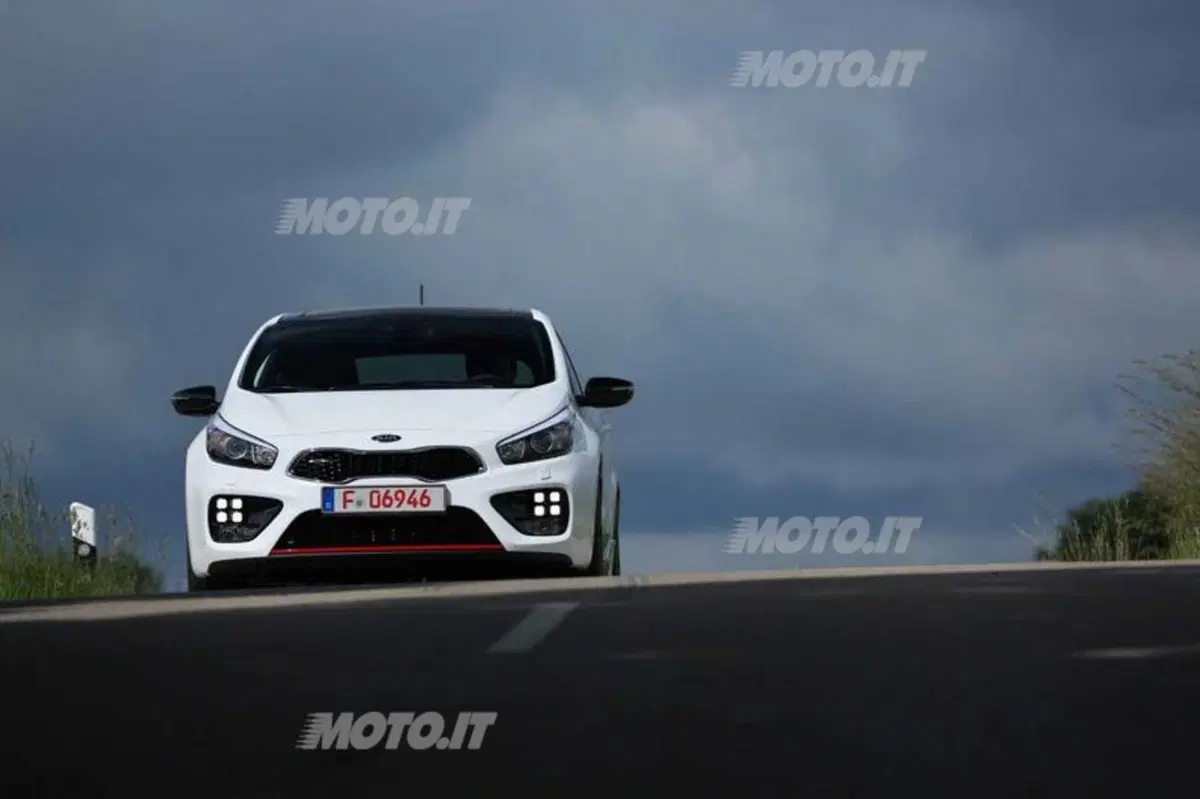 Kia Pro_Cee'd GT (10)