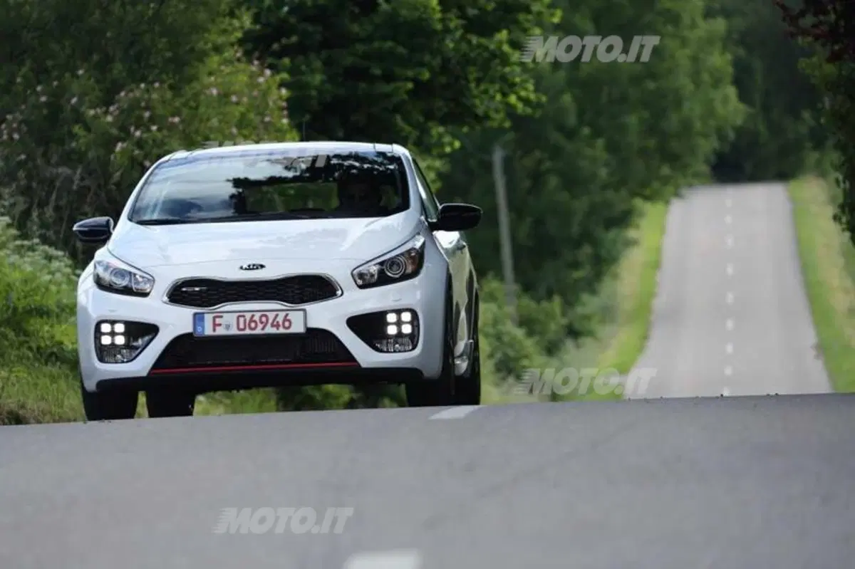 Kia Pro_Cee'd GT (12)