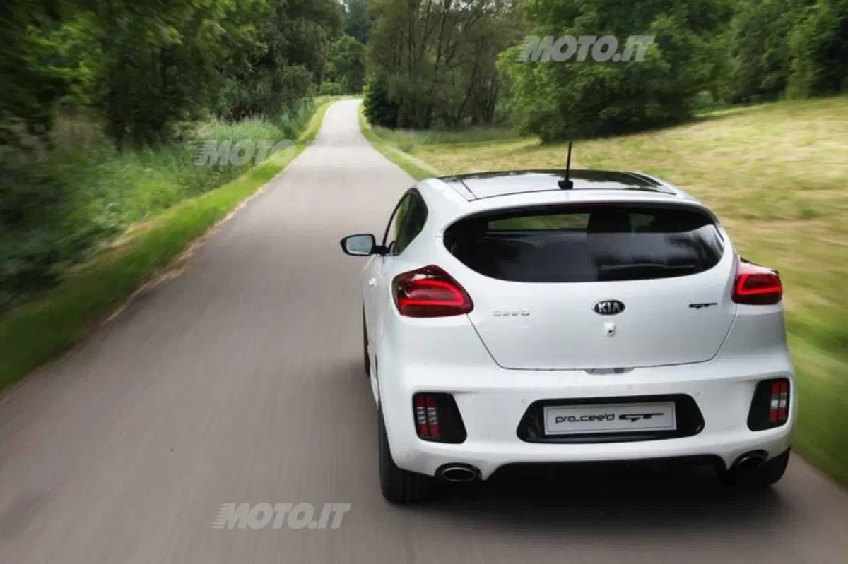 Kia Pro_Cee'd GT (13)