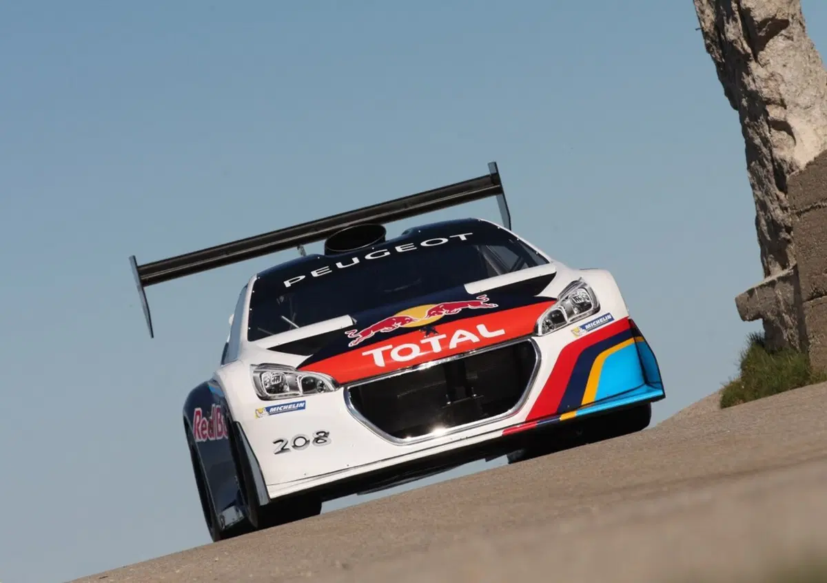 Loeb prover&agrave; a battere il record di Goodwood con la Peugeot T16 Pikes Peak