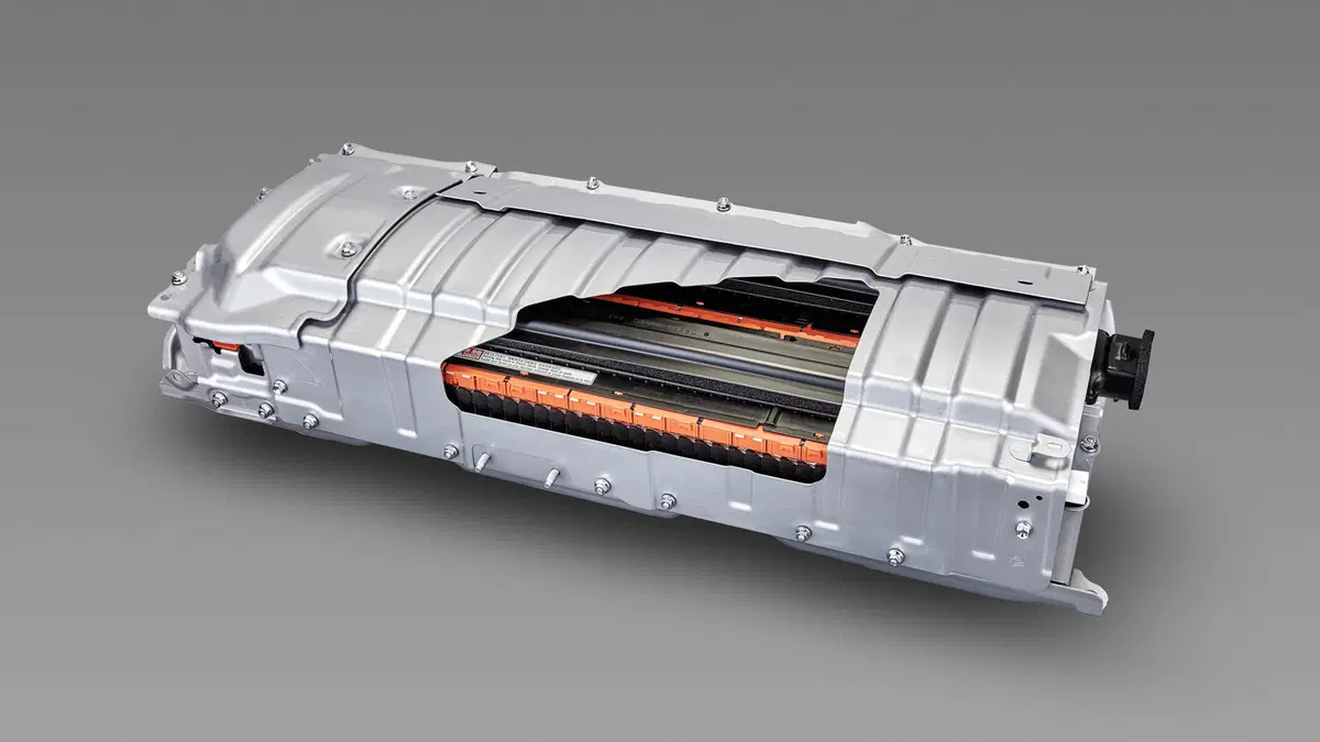 Toyota: in arrivo novità per motori, cambi e powertrain ibridi