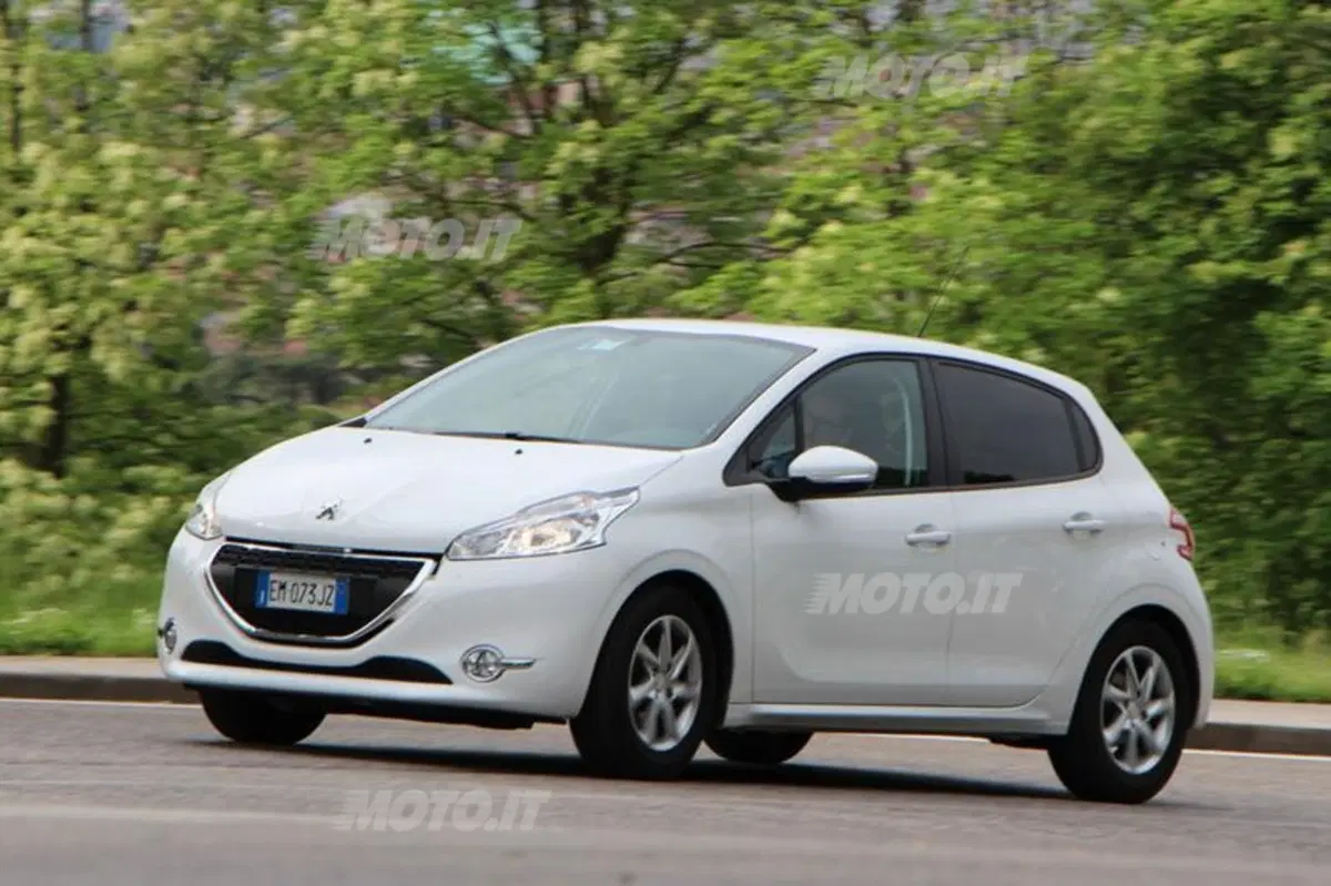 Peugeot 208 1.6 e-HDi (2)