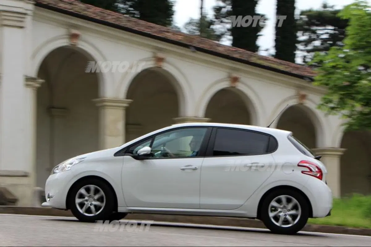 Peugeot 208 1.6 e-HDi (3)