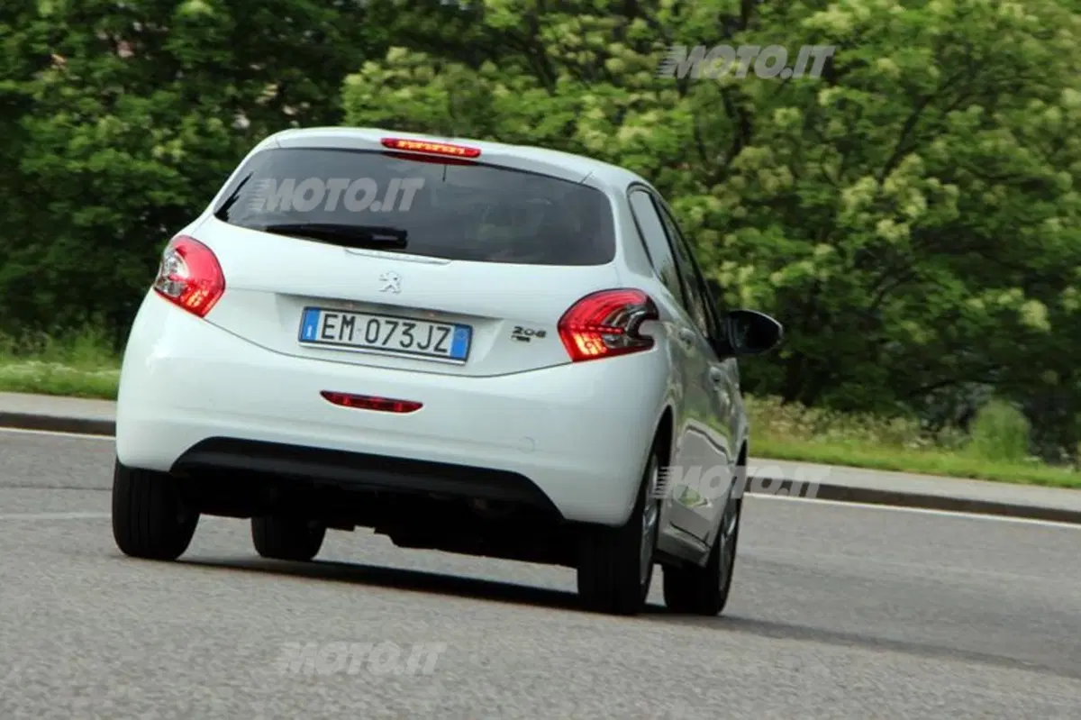 Peugeot 208 1.6 e-HDi (4)