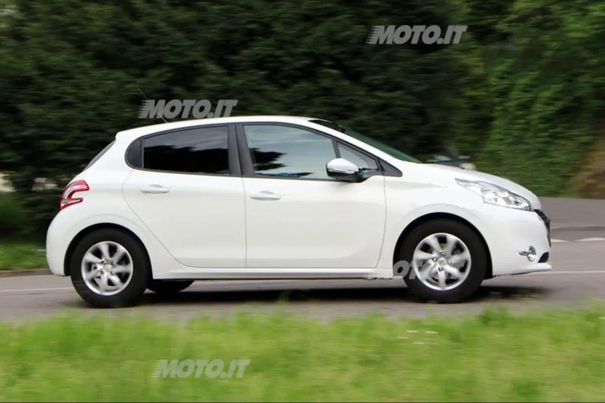 Peugeot 208 1.6 e-HDi (5)