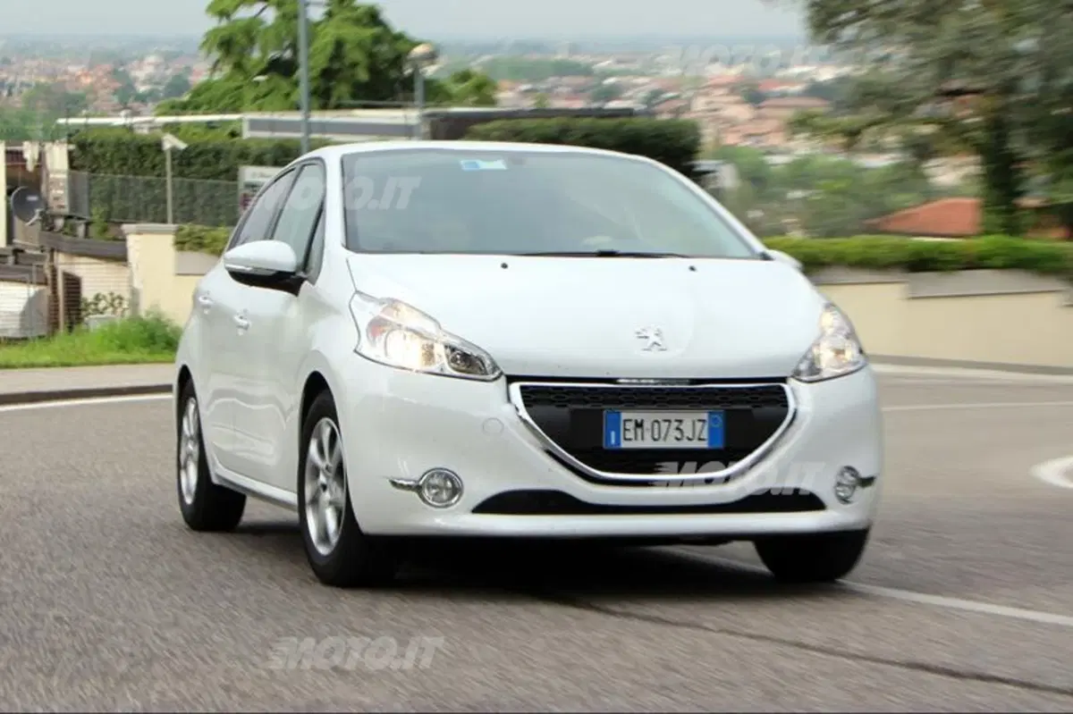 Peugeot 208 1.6 e-HDi (6)