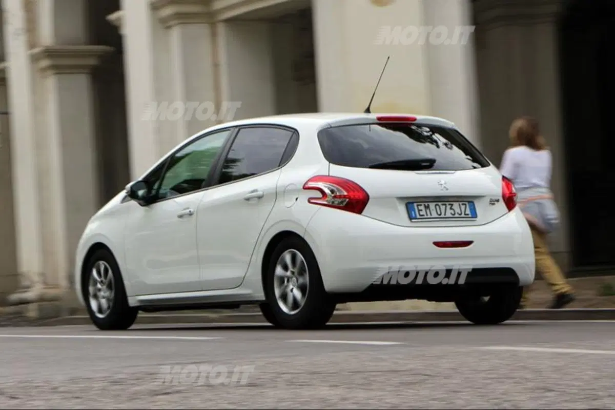 Peugeot 208 1.6 e-HDi (10)