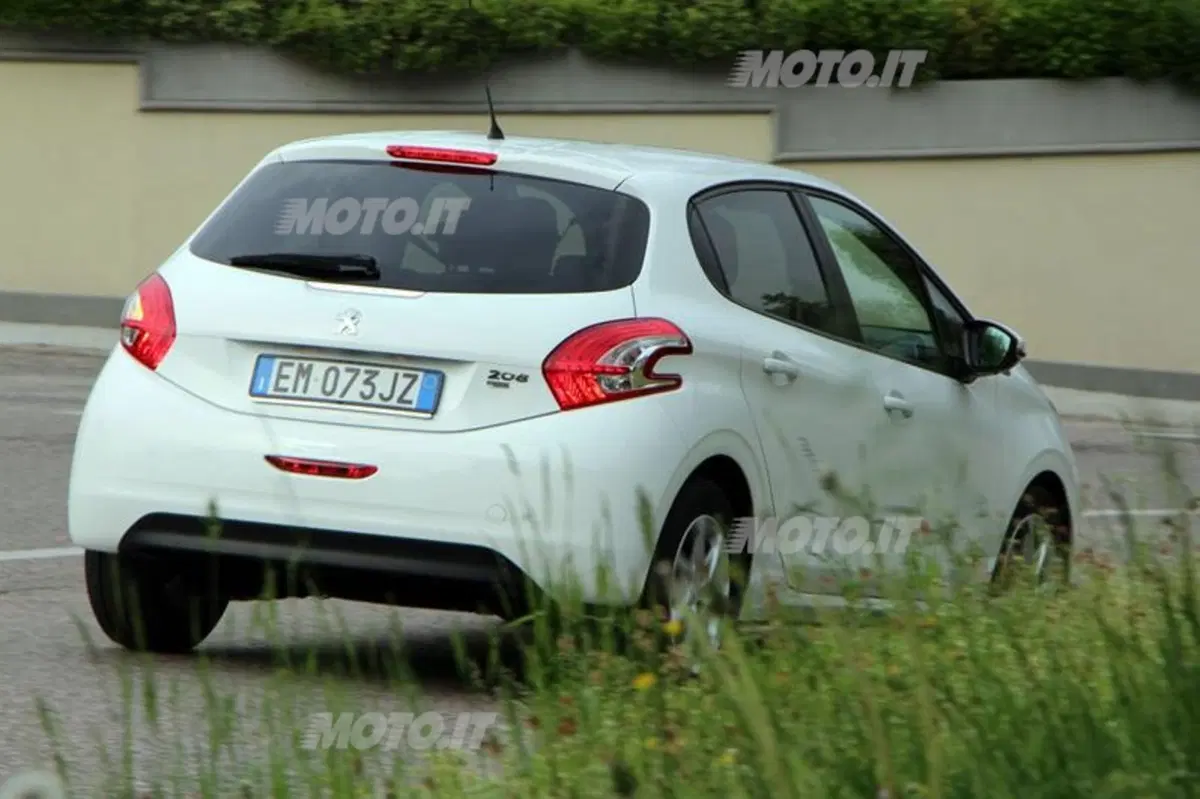 Peugeot 208 1.6 e-HDi (13)