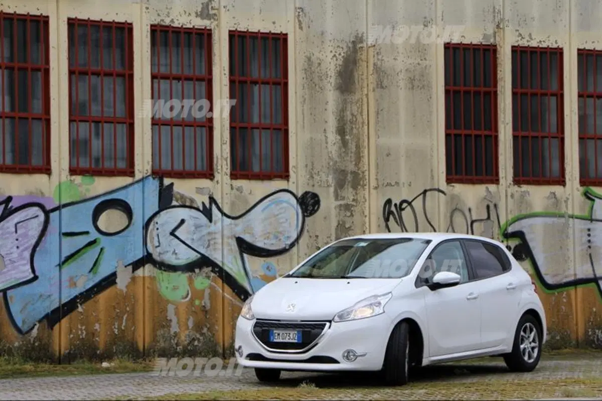 Peugeot 208 1.6 e-HDi (14)
