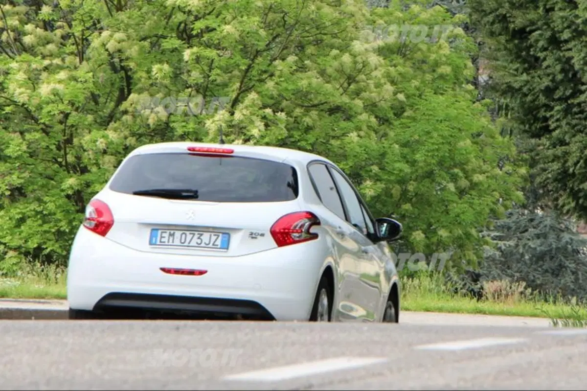 Peugeot 208 1.6 e-HDi (15)