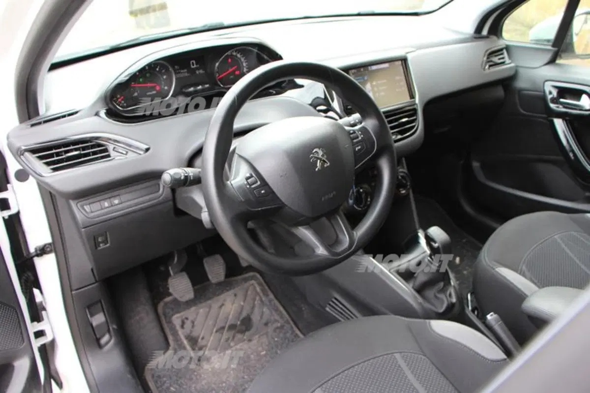 Peugeot 208 1.6 e-HDi (19)