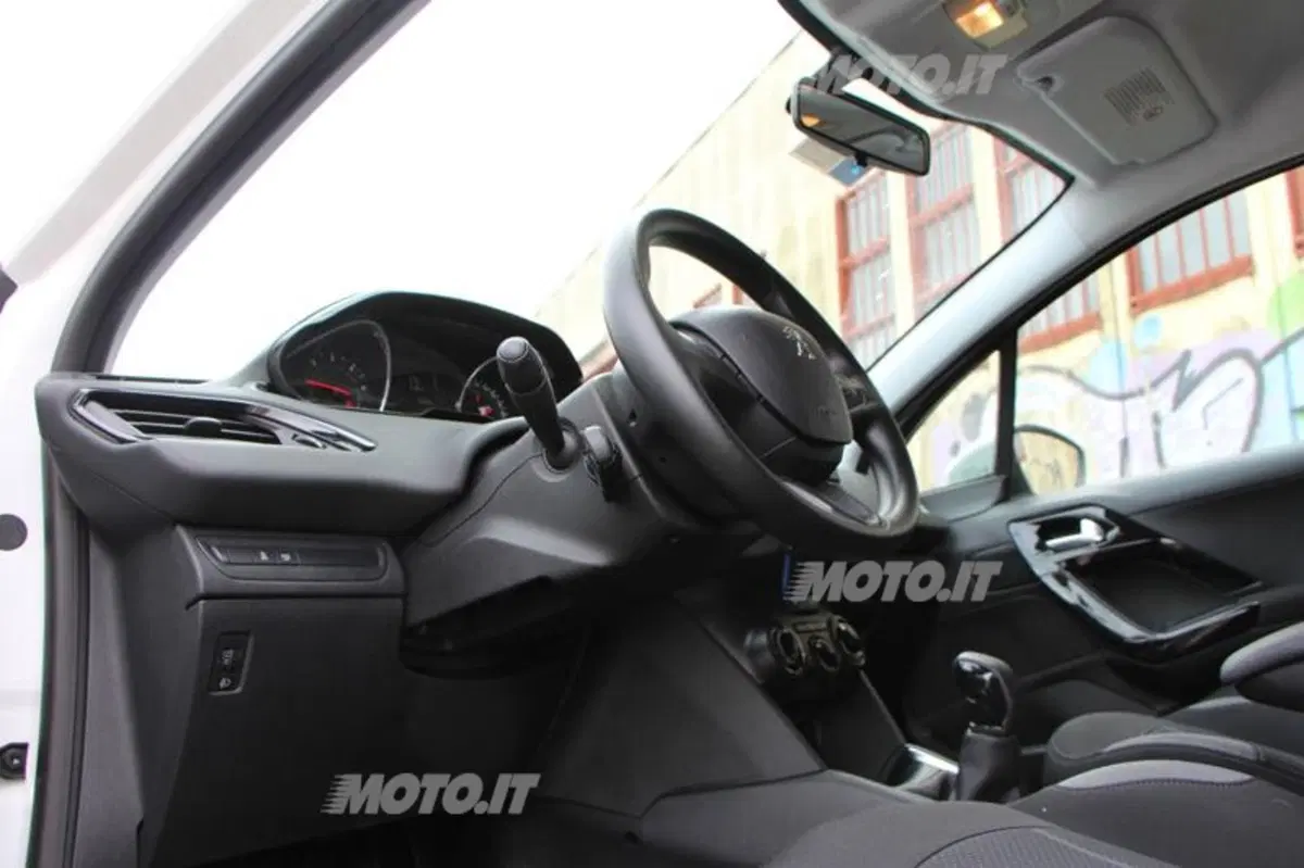 Peugeot 208 1.6 e-HDi (20)