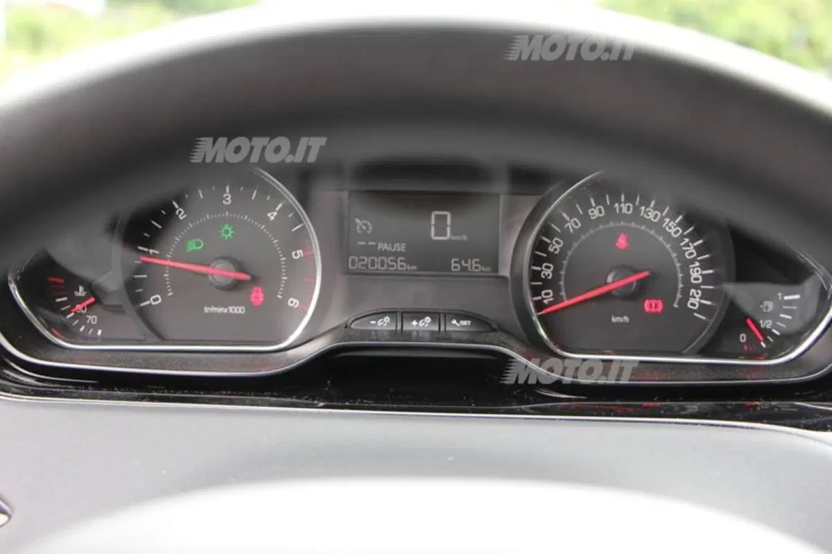 Peugeot 208 1.6 e-HDi (22)