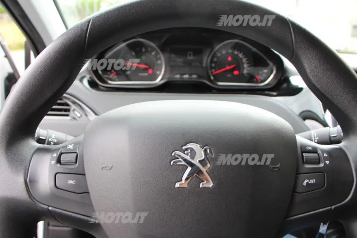 Peugeot 208 1.6 e-HDi (25)