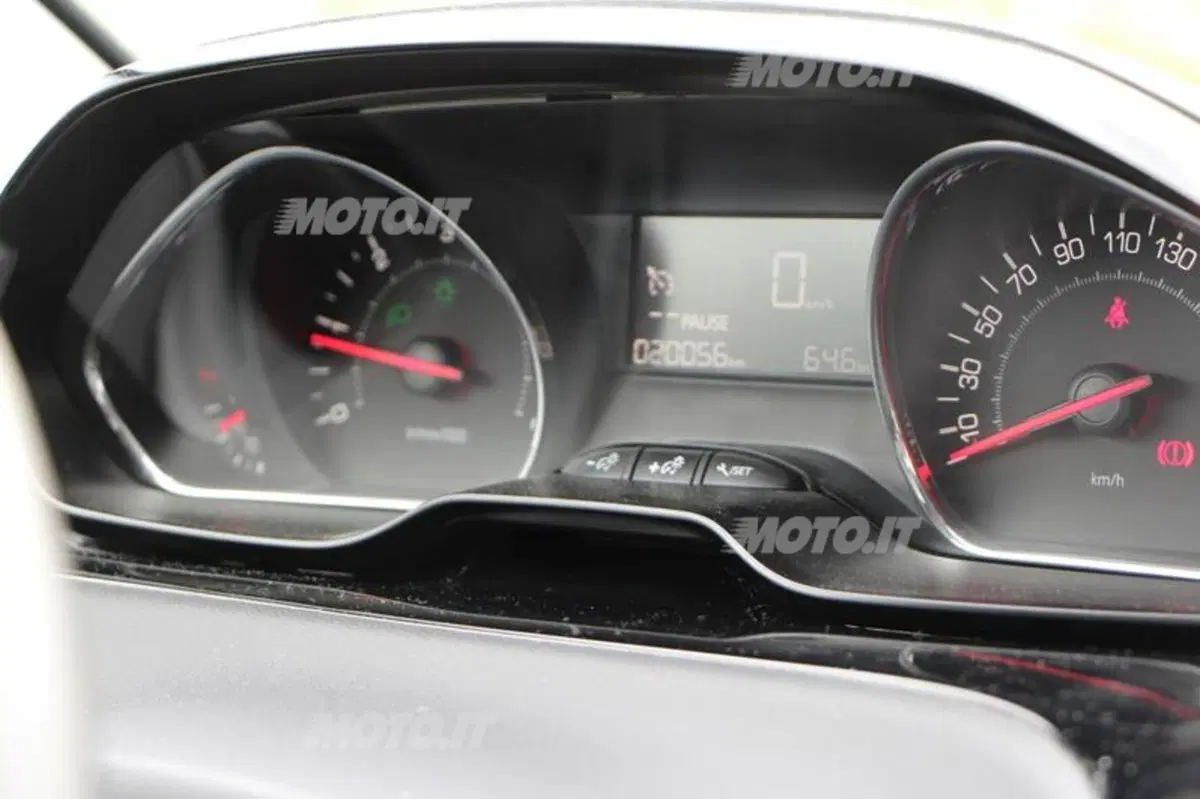 Peugeot 208 1.6 e-HDi (26)