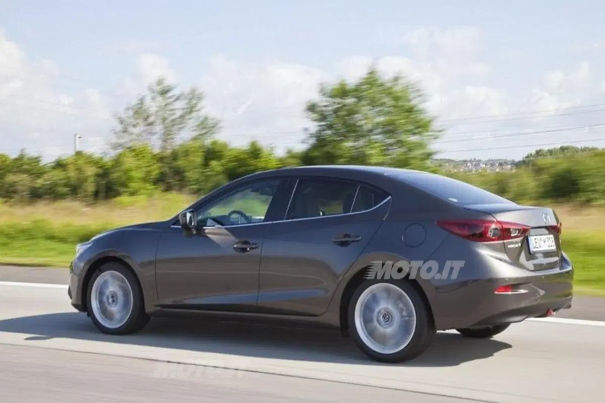 Nuova Mazda3 Sedan: prime immagini ufficiali