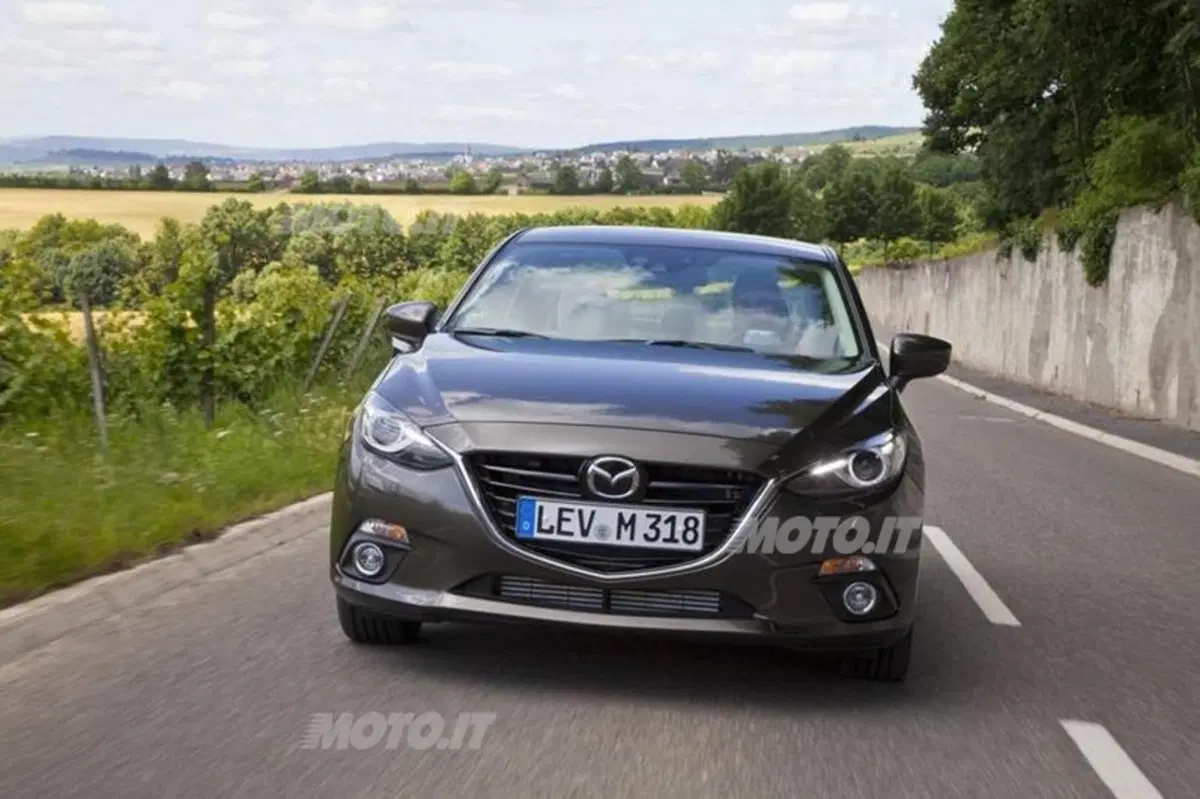 Nuova Mazda3 Sedan: prime immagini ufficiali (3)