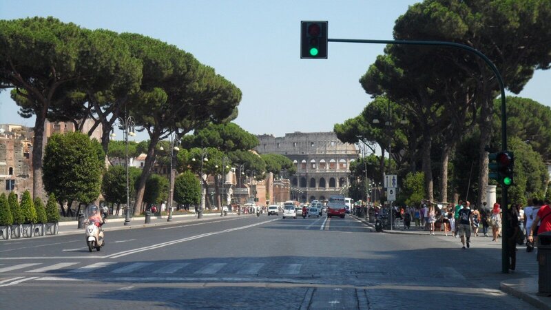 Roma: autovelox mobili per verificare il rispetto dei 30 km/h nei Fori Imperiali