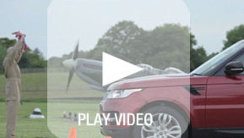 Range Rover Sport vs Spitfire: chi vince in accelerazione?