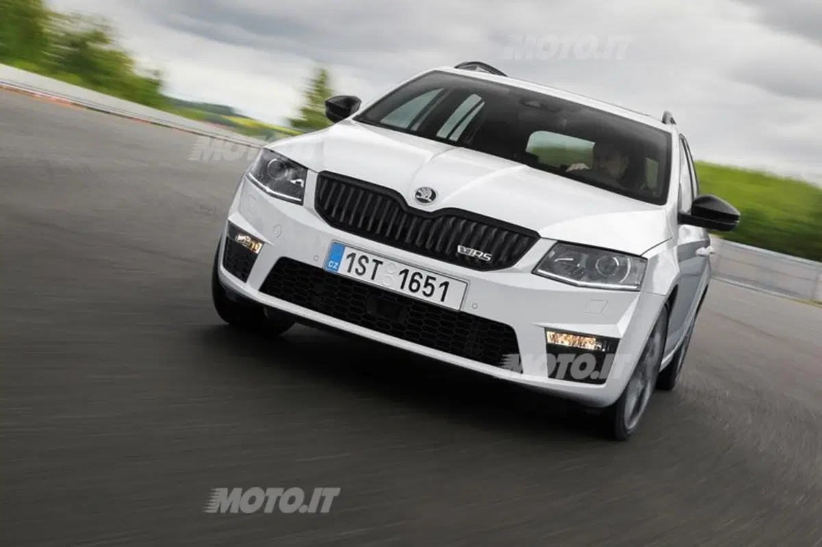 Skoda Octavia RS: tutte le immagini e le informazioni ufficiali (4)