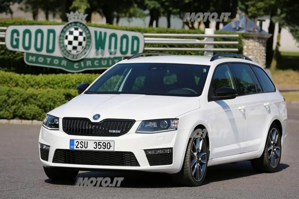 Skoda Octavia RS: tutte le immagini e le informazioni ufficiali (19)