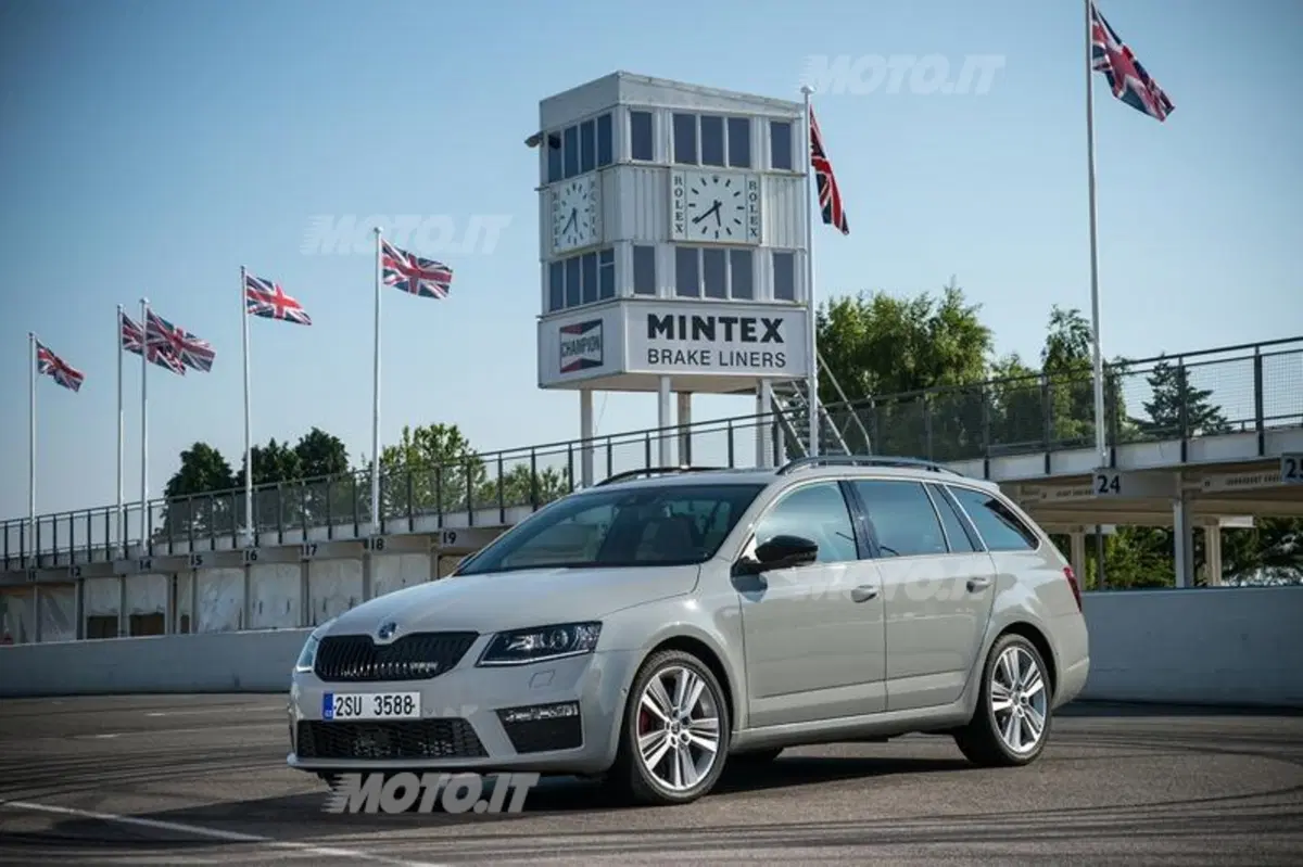 Skoda Octavia RS: tutte le immagini e le informazioni ufficiali (22)