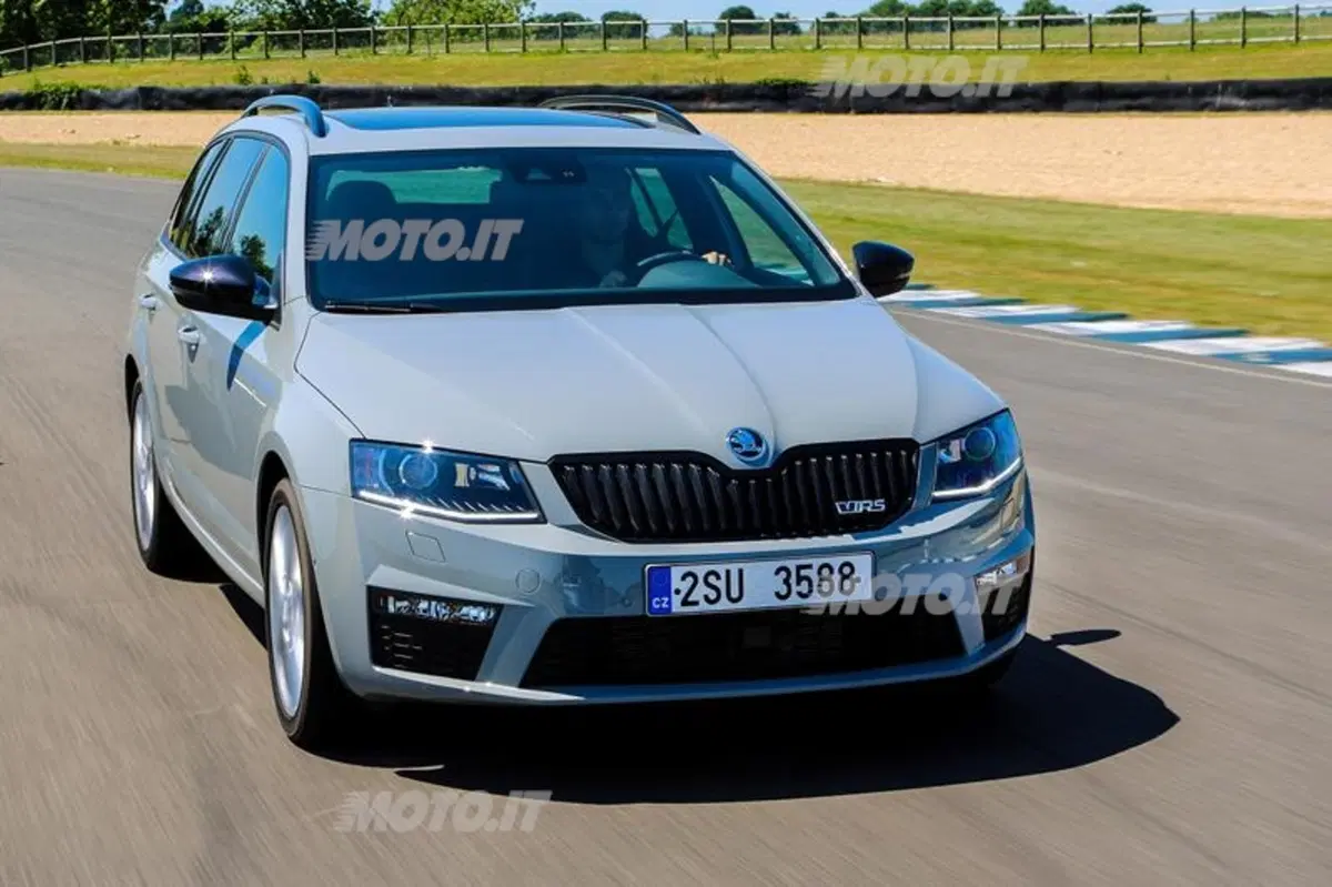Skoda Octavia RS: tutte le immagini e le informazioni ufficiali (26)