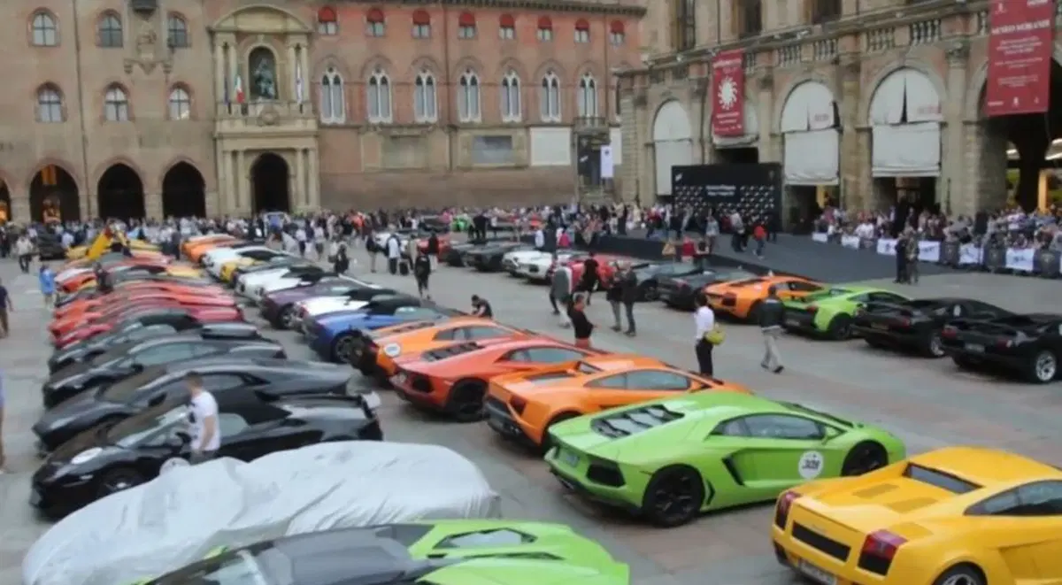 Lamborghini: inaugurata una mostra fotografica sul Grande Giro (2)
