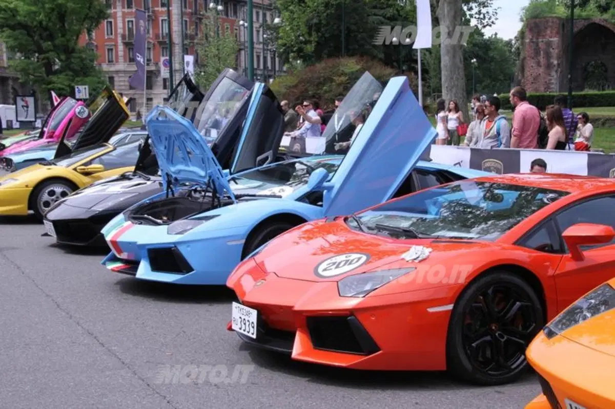 Lamborghini: inaugurata una mostra fotografica sul Grande Giro (4)