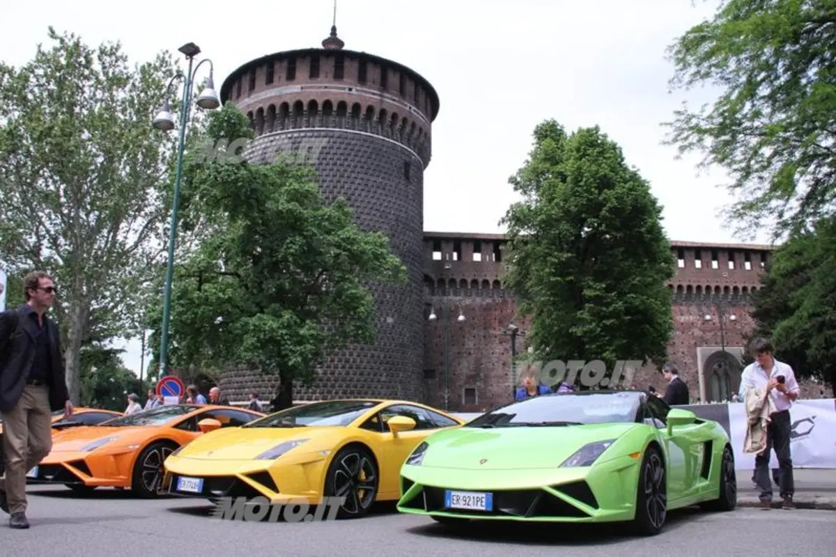 Lamborghini: inaugurata una mostra fotografica sul Grande Giro (6)