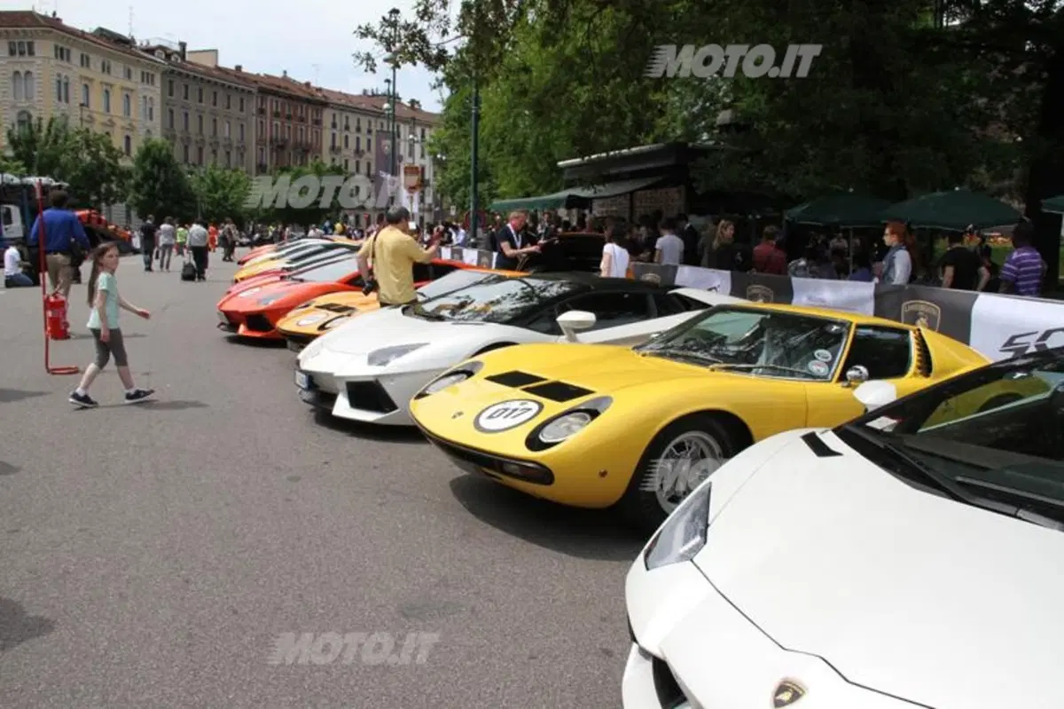 Lamborghini: inaugurata una mostra fotografica sul Grande Giro (10)