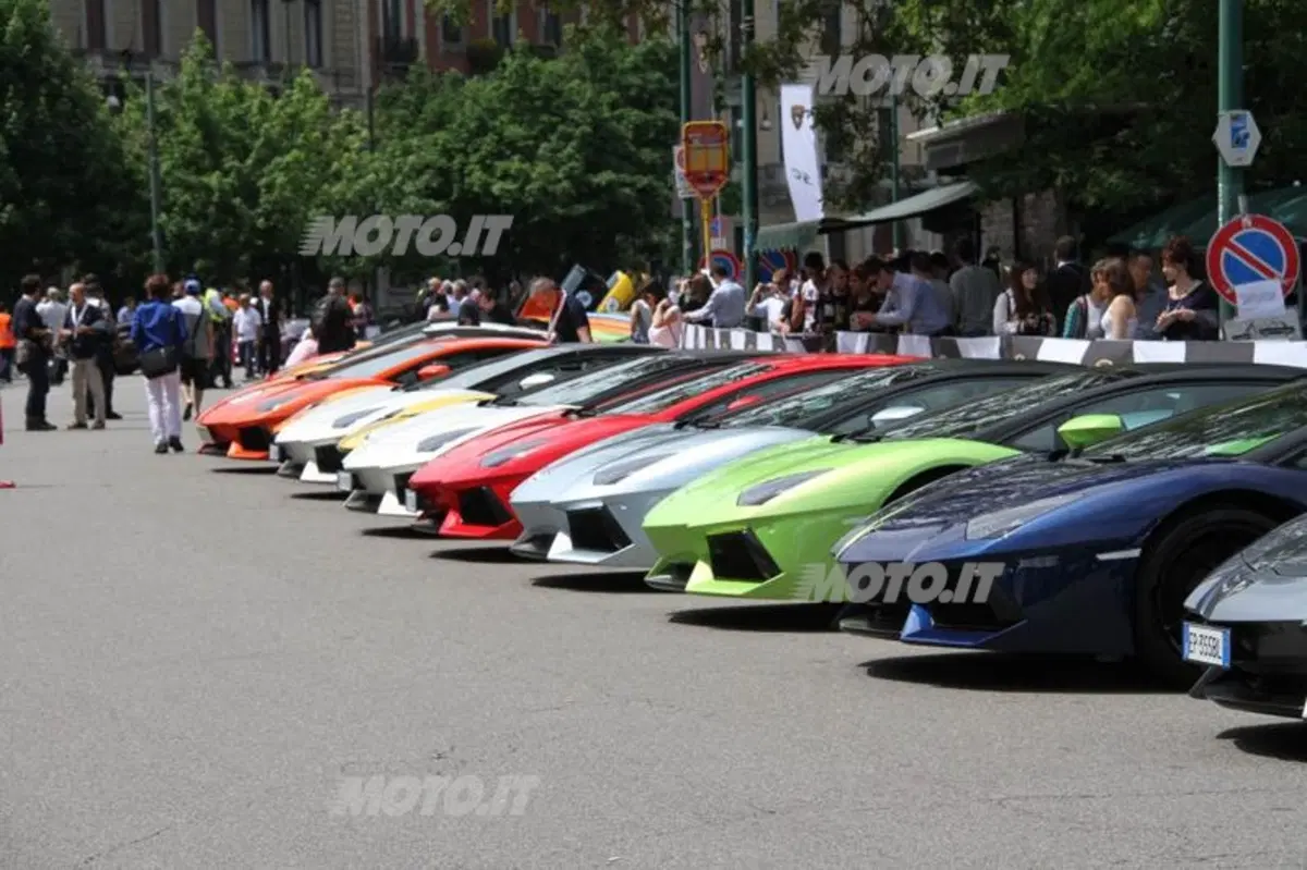 Lamborghini: inaugurata una mostra fotografica sul Grande Giro (12)