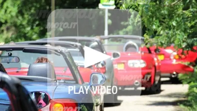 Mazda MX-5: il video del nostro viaggio al raduno del record in Olanda