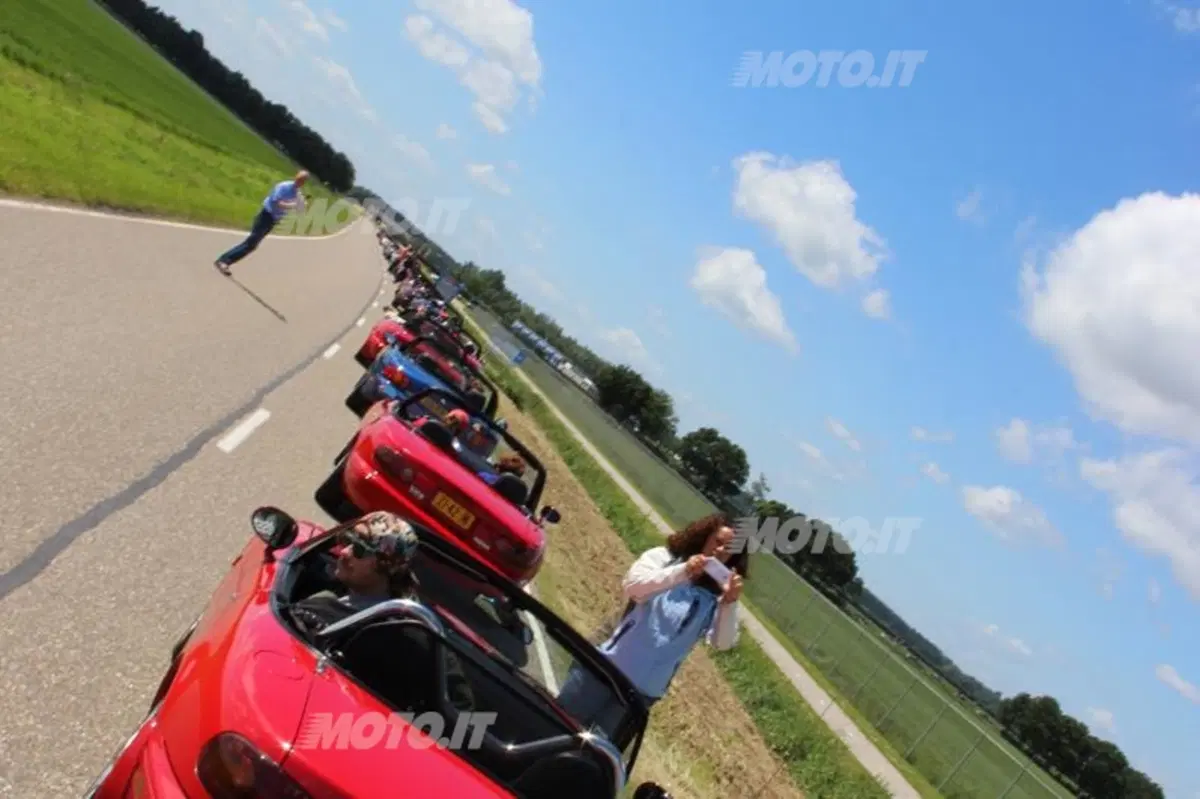 Mazda MX-5: il video del nostro viaggio al raduno del record in Olanda (2)