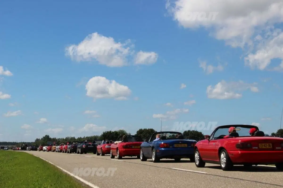Mazda MX-5: il video del nostro viaggio al raduno del record in Olanda (5)