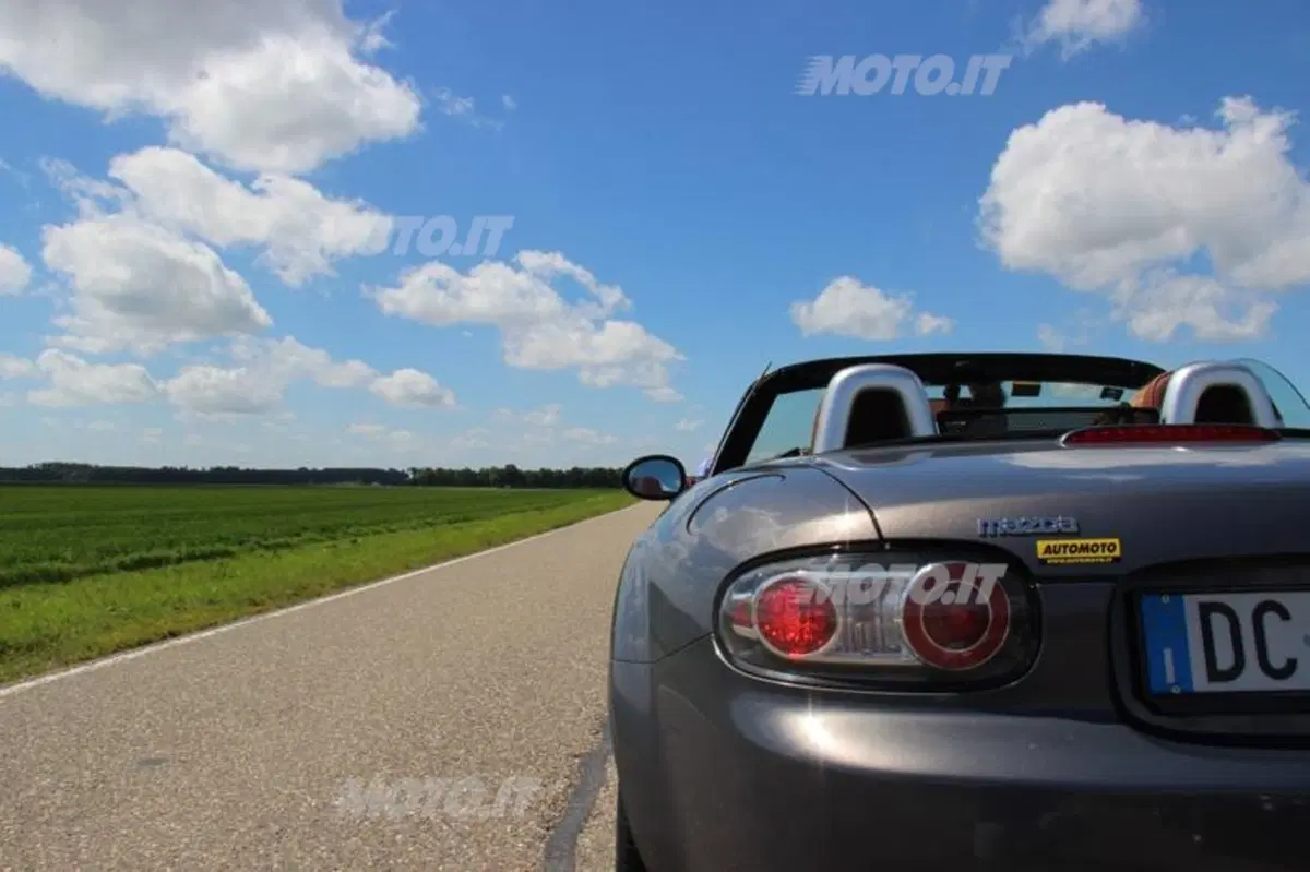 Mazda MX-5: il video del nostro viaggio al raduno del record in Olanda (6)