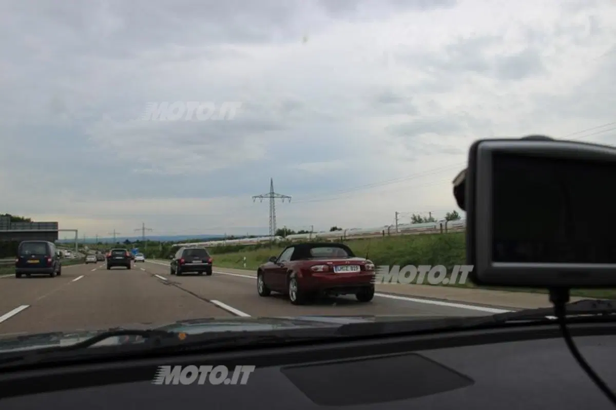 Mazda MX-5: il video del nostro viaggio al raduno del record in Olanda (13)