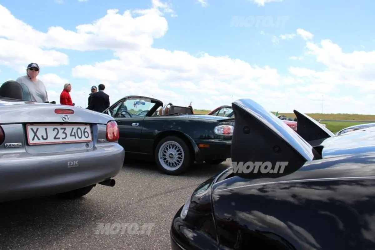 Mazda MX-5: il video del nostro viaggio al raduno del record in Olanda (22)