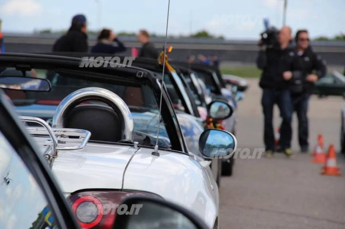 Mazda MX-5: il video del nostro viaggio al raduno del record in Olanda (30)