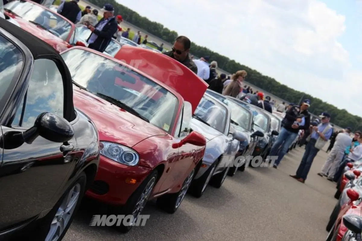 Mazda MX-5: il video del nostro viaggio al raduno del record in Olanda (31)
